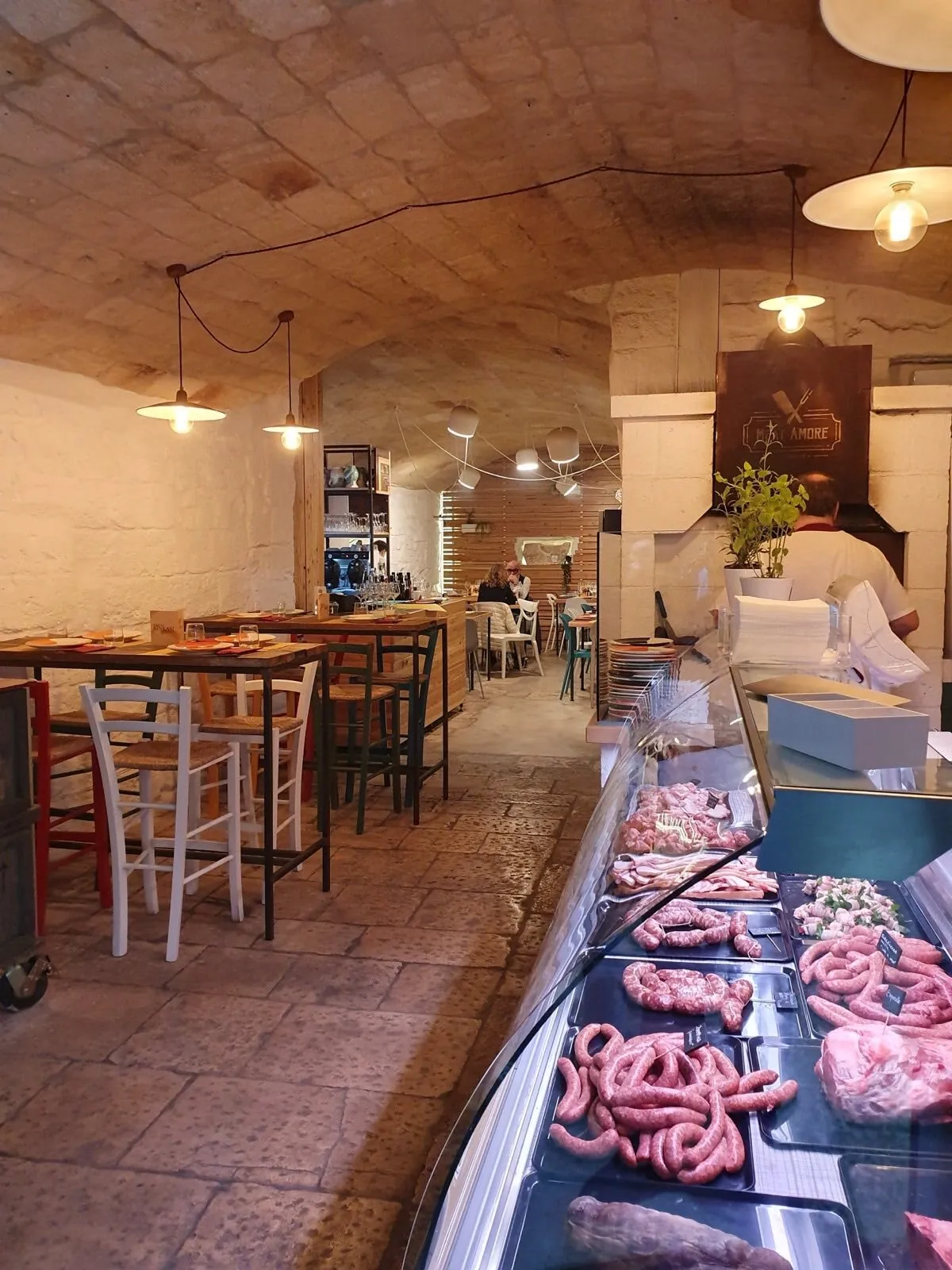 Bombette grilling over coals at a fornello pronto in Puglia