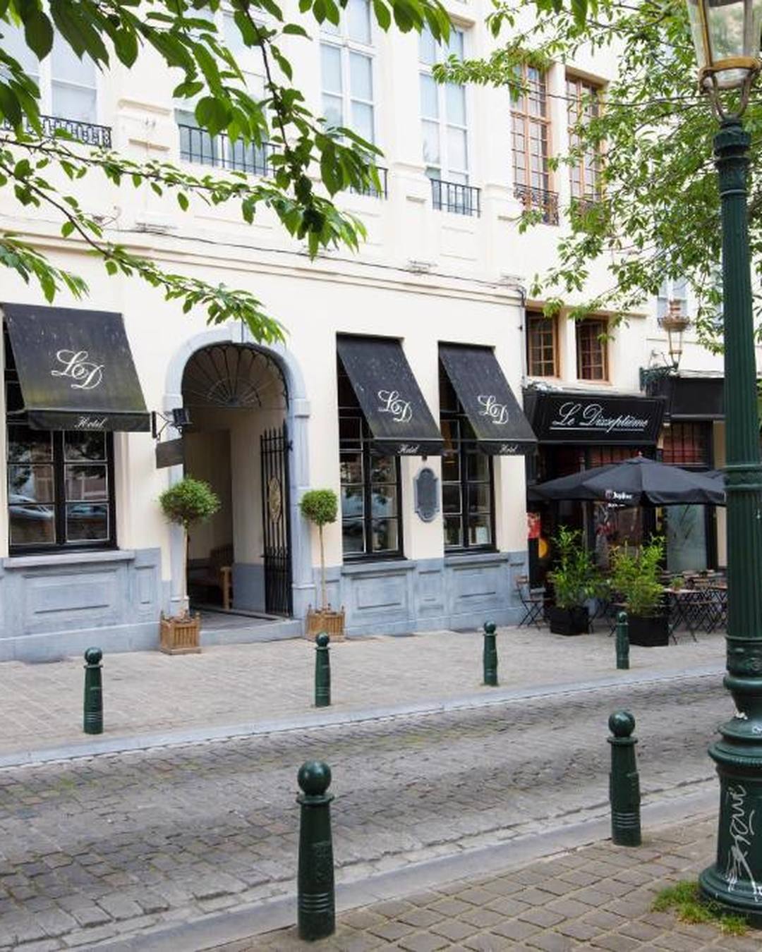 Le Dixseptième hotel entrance, Brussels